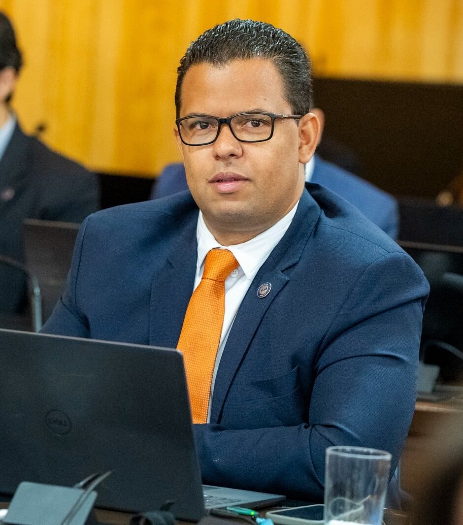 Dr. Alex Vaz